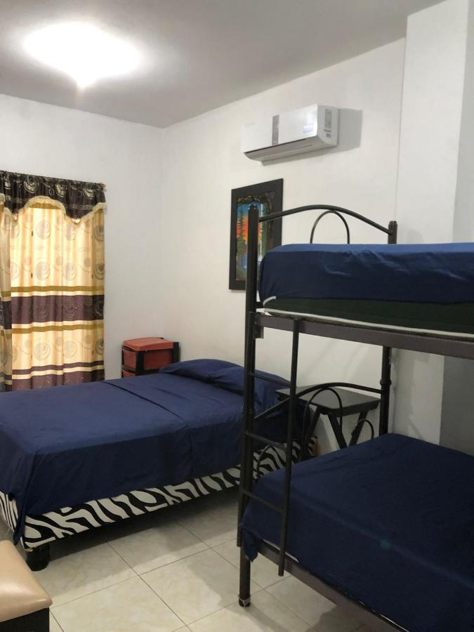 مانتا Hostal Playa Imperial المظهر الخارجي الصورة